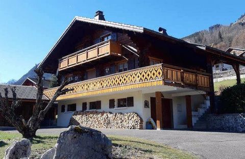 This perfectly maintained chalet is located on a beautiful sunny plot of 1547m2 between Abondance and La Chapelle d'Abondance. The property benefits from the south facing garden on a gentle slope, the land has been pleasantly landscaped with numerous...