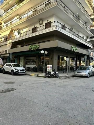 The property is rented to a large chain of cafeterias. It is 80sq.m. It is located in the center of Korinthos in a point of high visibility and investment value. Features: - Air Conditioning
