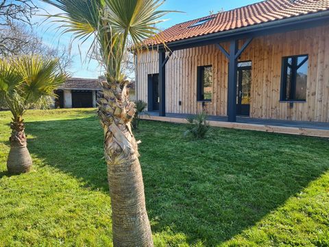 EXCLUSIVE Ideal for liberal professions, rental investment or main residence. Only 16KM Bird's Eye Walk from Mimizan Beach! Come and discover this beautiful atypical house of 140M2 completely restored on land of 1600M2 approximately. 4 bedrooms / 2 b...