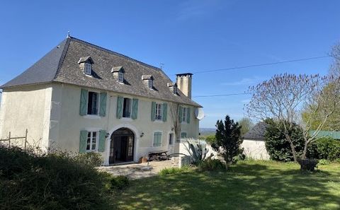 This substantial stone farmhouse with its adjoining guest cottage enjoys 360º views of the rolling Béarnaise countryside and Pyrenees mountains.  Dating back to circa 1650, this ensemble boasts an authentic family home of 250m2 consisting of a privat...