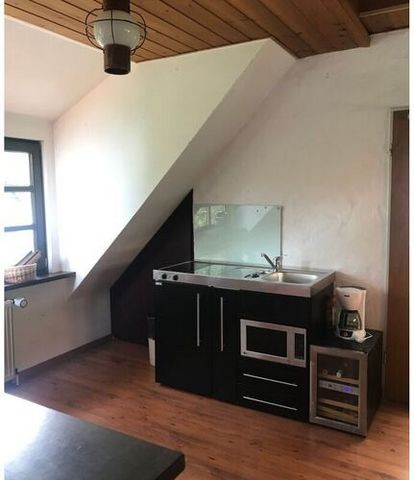 Apartment right in the Schildesch town center in a quiet location. Separate access to the apartment, separate bathroom and pantry kitchen