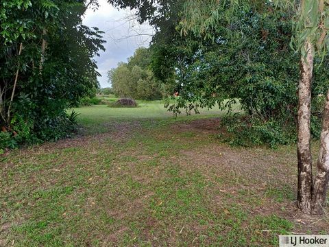 Take a look at this approx. 1013m2 block of land, ideally situated in a cul-de-sac. Located in beautiful Tully Heads, there are plenty of local fishing spots and the beach is only approx. 1 kilometer away. The local caravan park also sells fuel and g...