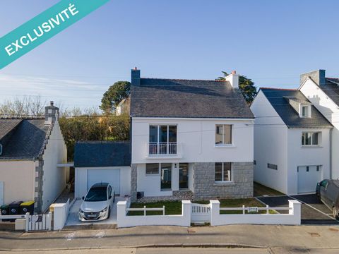 This house, built in 1967 and fully renovated, offers 110 m² of comfort in Carnac, very close to schools, Saint-Michel college, and the market square. The beaches are just 2km away, easily accessible by bike. The house is spread over 3 levels: On the...