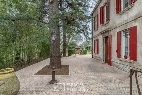 Quietly located in a cul-de-sac in the heart of the village of Cabannes, this beautiful mid-19th century bourgeois house, magnificently located in a park with majestic trees, offers remarkable potential for business creation fifteen minutes from the ...