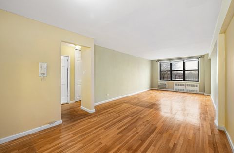 Welcome to the enchanting King's Village nestled in the heart of Flatlands, Brooklyn, within a meticulously maintained building. Check out this inviting well-lit apartment which features 1 bedroom and 1 full bathroom. Embrace the warmth of a spacious...