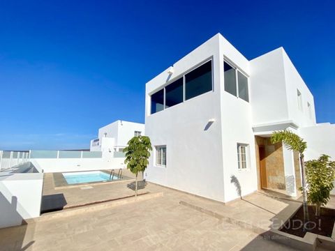 Last 5 units available! Estupendo Inmobiliaria is pleased to offer villas of 2 or 3 bedroom semi-detached duplexes in the Marina Rubicon area of Playa Blanca, all with their own swimming pool and large garage or carport and many with sea views. All p...