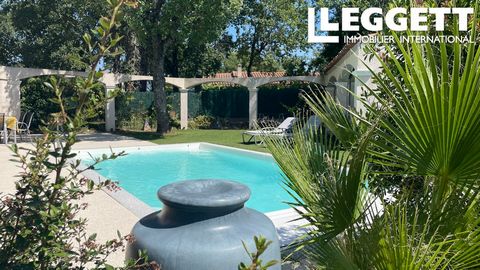 A23279FT83 - Come and discover this pretty, detached, single-storey Provencal villa, with a 725m2 garden that is not overlooked and is fully enclosed, with an automatic wrought-iron gate, located in a quiet, sought-after residential area 2 km from th...