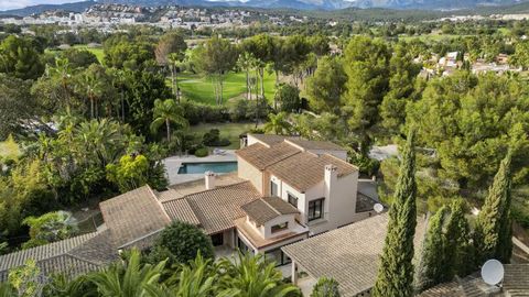 Mediterranean luxury villa with guest house in 1st line to the golf course in the south-west of the sunny island. Welcome to this dreamlike villa with direct access to the golf course. Here you can enjoy an exclusive location, nestled in a green oasi...
