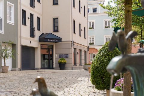 FEINES WOHNEN AM TAUBENMARKT IN TRAUNSTEIN! Im Quartier Poschinger Carre empfangen Sie charmante Suiten, hochwertig und modern möbliert an einem der schönsten Plätze in der Traunsteiner Altstadt.