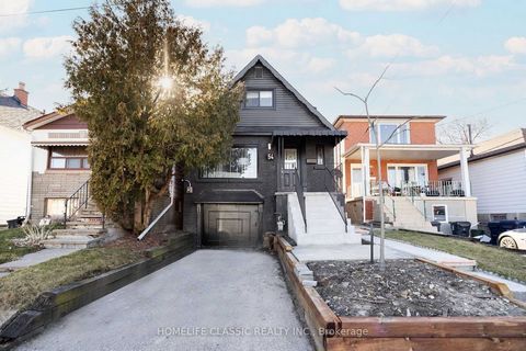 ¡Bienvenido a la casa de sus sueños en el área de Birchcliffe de Toronto! Esta residencia independiente recientemente renovada ofrece 4 + 1 dormitorios, con un apartamento en el sótano completamente nuevo terminado en 2024 con electrodomésticos nuevo...