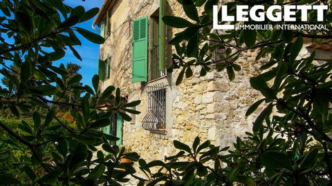 A28200MLE06 - FOR RENOVATION... Old stone farmhouse dating from the late 18th century near the village of Le Rouret, in a quiet but not isolated country setting. Ideal location 30 minutes from Cannes, Antibes, Grasse, Nice and its international airpo...
