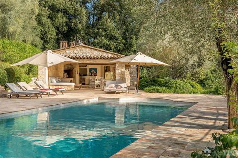 This unique and wonderfully secluded residence which dates back to 1800, sits in a generous plot of approx. 4500 m2 and takes full advantage of its lush, romantic and most private surrounding. The property has been carefully renovated to ensure its o...