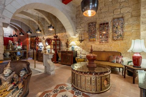 Dit prachtige karaktervolle huis is gevestigd in een van de oudste gebouwen van Birgu, daterend uit het begin van de 16e eeuw, toen het dorp de eerste zetel van de Orde van St. John op Malta werd, en ligt verscholen in het hart van het oude gehucht B...