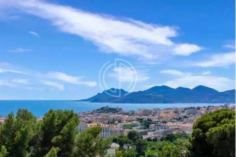 CANNES CALIFORNIE - EXCEPTIONAL PROPERTY FOR SALE !!! At the heart of an exclusive address in California, this property undeniably benefits from one of the most sumptuous panoramic views over the Bay of Cannes. This ideally positioned villa of around...
