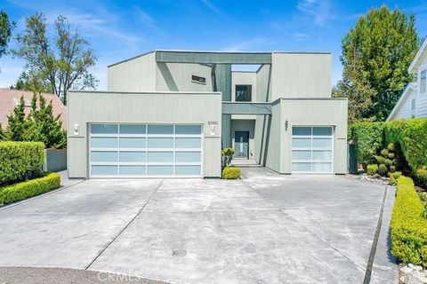 Welcome to your dream home nestled atop a serene hill in the prestigious community of Coto de Caza. This modern design home has over 3,000 square feet of living space, perfectly situated on a spacious 6,760 square foot lot.  With 4 bedrooms, 3.5 bath...