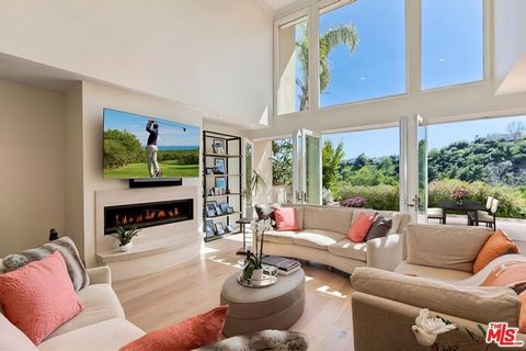 Imagine having the ultimate combination of 24HR guard-gated security, a prime golf course location, breathtaking 180' fairway and city views, and a customized floorplan with dramatic open space, chic style, and total tranquility all in the heart of L...