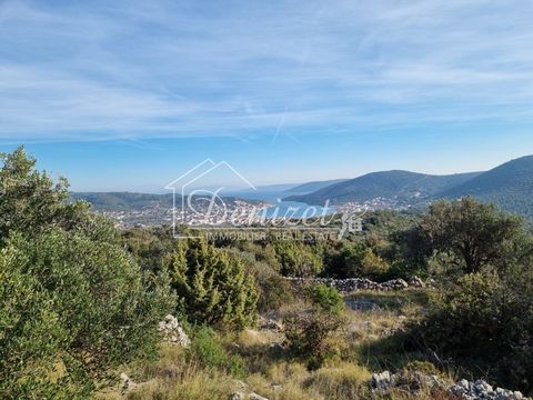 For sale is a large building plot of 1452 m2 in the village of Vinišće, not far from Trogir. It is located in a quiet area of the village, surrounded by greenery and modern family villas. The land has an access road, and electricity and water are nea...