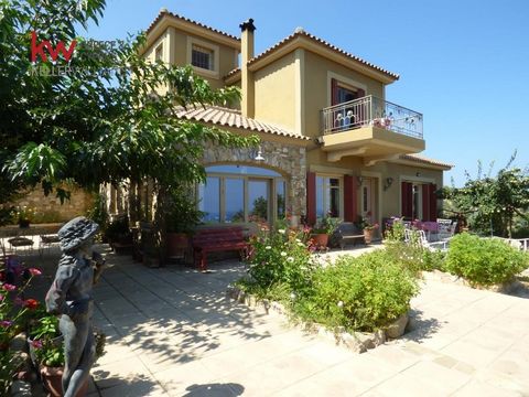 Exclusively sold by our office, villa in Kymi Evia. This is an amazing property, built in 2013 in a privileged spot with an unobstructed view of the sea and the port of Kymi. Within a plot of 1427m2, the villa of 292m2 built on 4 levels dominates. Du...