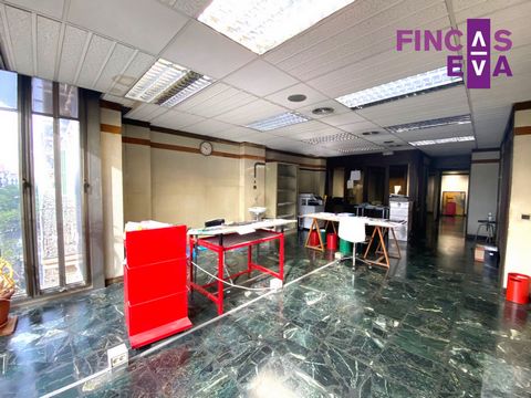 Offices with 2 parking spaces for sale in Barcelona located in the Quadrat d or, one of the most privileged areas of L Eixample, less than 5 minutes from Passeig de Gracia.They consist of 150 m2 distributed in several offices, a meeting room, an offi...