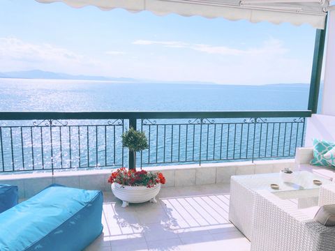 Gorgeous, cosy, and stylish modern apartment located in a quiet residential building in Nea Artaki on the island of Evia in Greece. The 2 bedroom (80sqm) apartment is on the 3rd floor of the building with good size elevator (by Greek standards) and h...