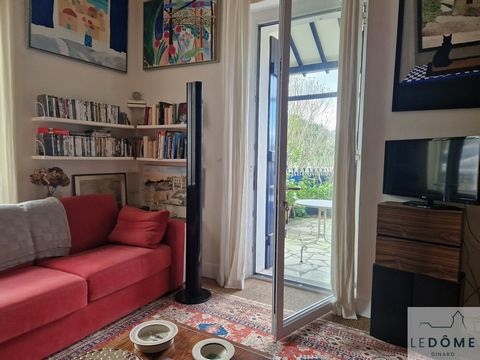 DINARD - 5 minutes walk from the Prieuré beach Agence le Dôme offers for sale this charming house, located in a quiet area of Dinard, between the Prieuré and the Vicomté district. The 70m2 house, spread over two levels, is composed as follows: On the...