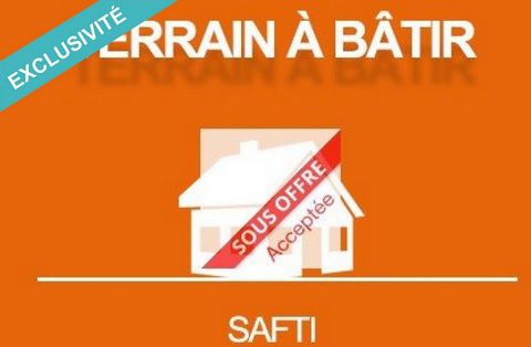 SAFTI EXCLUSIVE: Explore this rare gem! A perfectly flat 5500m² building plot nestled in an exceptional environment. with water and electricity conveniently located at the edge of the land. Septic tank sanitation ensures a hassle-free installation. D...