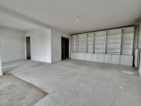 ORLEANS CENTRE, quartier Dunois, à vendre grand appartement lumineux de plus de 105 m2 à rafraîchir avec cave et deux places de parking en sous sol sécurisé