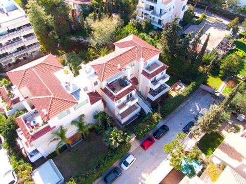 This maisonette is located in Pigadakia of Voula, in one of the most privileged spots in the area. At a very close distance from supermarkets, cafes, restaurants and parks.  A fantastic family sized house, nestled in the heart of Voula, few steps awa...