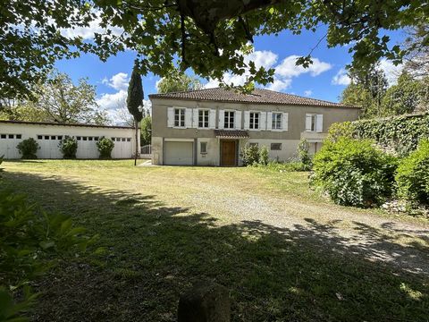Come and discover this pretty renovated building, located on the banks of the river, on a plot of 2400 m². This property, with a living area of 290 m², is composed as follows: - Ground floor: an independent apartment of 94 m², an entrance hall, 3 roo...