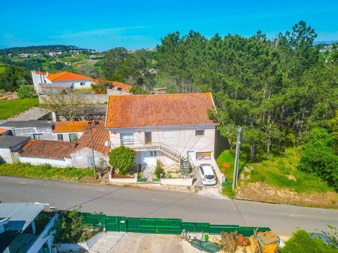 4 Bedroom House Floor May your visit to this first floor of a 4 bedroom villa in Mouraria be brief. Although in need of some refurbishment, it offers incredible potential to create a welcoming and personalised space. With a spacious living room, a fu...