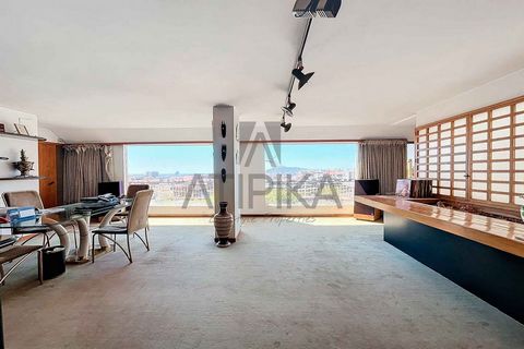 In a privileged location, within a modern building with an elevator, this extraordinary 191m2 penthouse for sale is presented with an impressive 73m2 terrace, offering panoramic views of the city of Barcelona and the Sagrada Familia. The property fea...