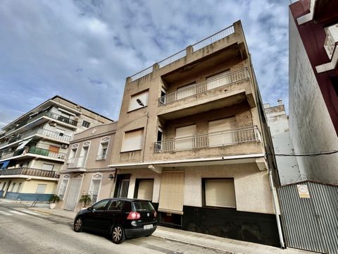 Opportunity for investors 600m2 building for sale in Villalonga It is divided in 2 parts Ground floor is a spacious all on 1 level apartment containing 6 bedrooms 2 bathrooms and a seperate kitchen It also has an outdoor patio with a summer kitchen a...