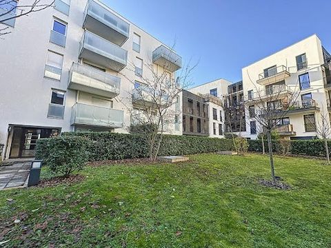 Situé au coeur du quartier prisé de Camille Claudel, cet appartement T2 de 40 m² offre un cadre de vie alliant modernité et praticité. Au sein d'une résidence récente et sécurisée datant de 2014, ce bien, situé au 3? étage sur 4 avec ascenseur, est i...