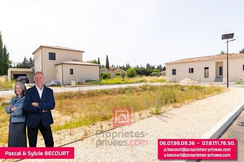 Votre agent commercial de Propriétés Privées Pascal BECOURT vous propose à la vente ce beau terrain plat constructible de plus de 730m2. (libre constructeur) A l'entrée du village d'Aubignan, en campagne, au calme , un beau terrain à bâtir d'une bell...