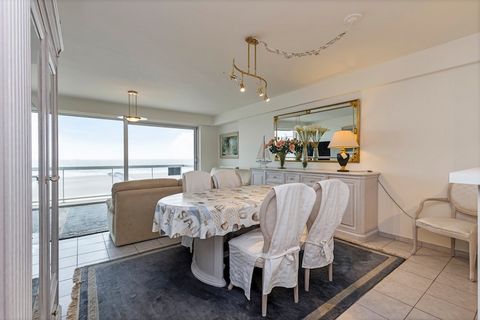 Bent u op zoek naar een ruim appartement met een prachtig uitzicht op zee? Dan is dit de perfecte keuze voor u! Dit prachtig ontworpen appartement ligt in Blankenberge en biedt een royale woonkamer met een open keuken, ideaal voor een ontspannen en c...