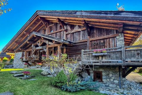 Michaël Zingraf Real Estate Megève vous propose ce vaste chalet en vieux bois agencé comme une ferme ancienne, dans un environnement nature, au calme mais à proximité immédiate du coeur du village. Cette propriété, aux références architecturales d'an...