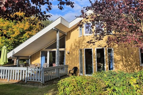 Esta casa de vacaciones ideal para familias puede alojar hasta seis huéspedes, por lo que es perfecta para familias o grupos. Cuenta con tres dormitorios y una amplia sala de estar, lo que garantiza la comodidad de todos. La propiedad está equipada c...