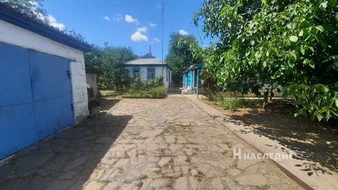 Номер в базе компании: 23500161. Продажа кирпичного дома Ростовская обл., Белокалитвинский р-н., п. Синегорский. Общая площадь 49 кв.м., жилая 35 кв.м., кухня 7 кв.м., участок 18 соток, свет, вода в доме, газ по меже. Окна металлопластиковые, пол лин...