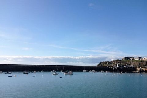 Si le gustan los paisajes preservados, el mar, la navegación, la pesca, pero también el campo, venga a descubrir la bahía del Mont Saint-Michel, el archipiélago de las islas Chausey, las Islas del Canal de Jersey, Guernsey y las estaciones balnearias...