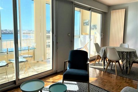 Ten dwupokojowy apartament o powierzchni około 50 m² dla 4 osób z bezpośrednim widokiem na Belle-Île i dużą plażę Quiberon znajduje się na 5 piętrze, w budynku 1, przy drzwiach nr 54 rezydencji z windą „Les Ondines”. Znajdziesz się rzut kamieniem od ...