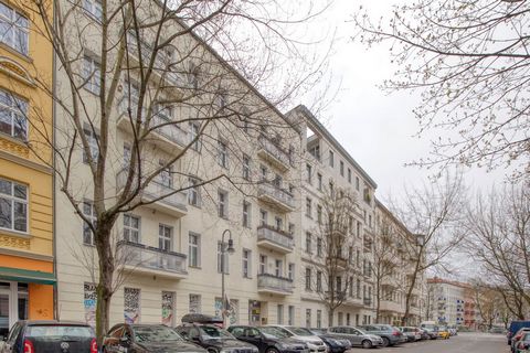 Zeigen Sie sich und beginnen Sie vom ersten Tag an in Berlin mit diesem stilvollen Apartment mit einem Schlafzimmer zu leben. Sie werden es lieben, nach Hause zu kommen, in dieses durchdacht eingerichtete, wunderschön gestaltete und voll ausgestattet...