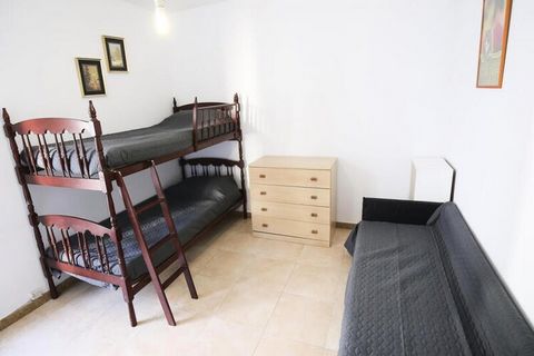 Geräumige Wohnung im touristischen Herzen von Salou! Dieses Apartment liegt nur 100 Meter vom Strand Levante und dem Paseo Jaume I entfernt und ist der ideale Ort, um einen angenehmen und komfortablen Urlaub zu verbringen. Mit zwei Schlafzimmern, ein...