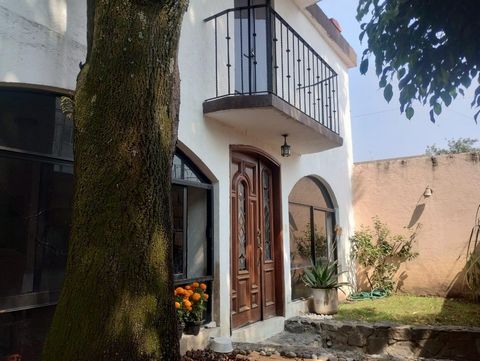 Gran oportunidad de inversión!! En venta cómo terreno en excelente ubicación 889.43m2, la propiedad cuenta con 3 casas recuperables, bardado, con instalaciones, con doble acceso, por Av San Bernabé con 15m lineales de frente y por la privada Acajetes...