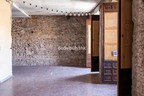 Located in Málaga. Exceptional opportunity in the vibrant historic center. Nestled within a charming building from 1900, these unique apartments span the second and third floors, offering a rare blend of historical elegance and contemporary potential...