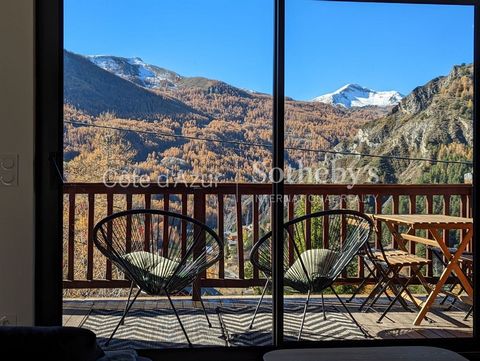 Dit chalet is een echt juweeltje, te koop in Allos (Super Allos) Het pand ligt in een spectaculair landschap met uitzicht op de bergen sans à-vis. Het chalet heeft een aanzienlijke woonoppervlakte van 129 m², dus u zult geen ruimte tekort komen. De t...