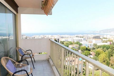 Witamy w tym uroczym apartamencie T2 mieszczącym się w luksusowej rezydencji w Paryżu. Juan les Pins, oferujący wspaniały widok na morze, od Cap d'Antibes po Cannes. Witamy w tym uroczym apartamencie T2 mieszczącym się w luksusowej rezydencji w Paryż...