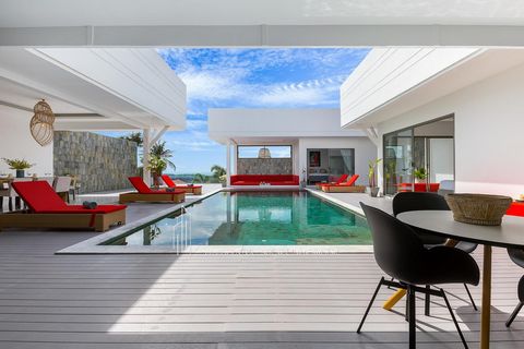 Listado de Bienes Raíces: Villa Excepcional en Koh Samui, Bophut Descubra esta suntuosa villa ubicada en Bophut, en la paradisíaca isla de Koh Samui, Tailandia. Características principales • Superficie del terreno: 1.200 m2 • Tamaño de la villa: 600 ...