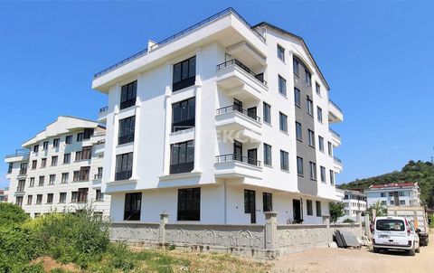 Natuur Uitzicht Woningen in de Buurt van het Strand in Yalova Çınarcık Çınarcık is een van de populaire woonwijken in Yalova, die een hoogwaardige levensstijl biedt met zijn uitgebreide kustlijn en gemakkelijke toegang tot grote steden zoals Istanbul...