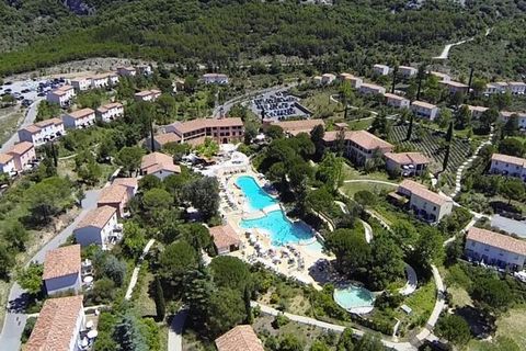 Le Rouret, una residenza di vacanze dal fascino bucolico A sud della città di Grospierres, la residenza Le Rouret vi propone un insieme di appartamenti e case distribuiti su 80 ettari di verde. Godetevi il lusso di una casa vacanza immersa in un ambi...