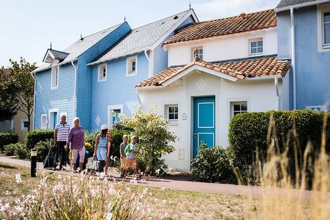 La Résidence Port Bourgenay - maeva Home est située à Talmont-Saint-Hilaire, en Vendée, à seulement 9 km des Sables-d'Olonne. C'est un véritable domaine de 90 hectares entouré d'une pinède et donnant directement sur un lac. La résidence piétonne est ...